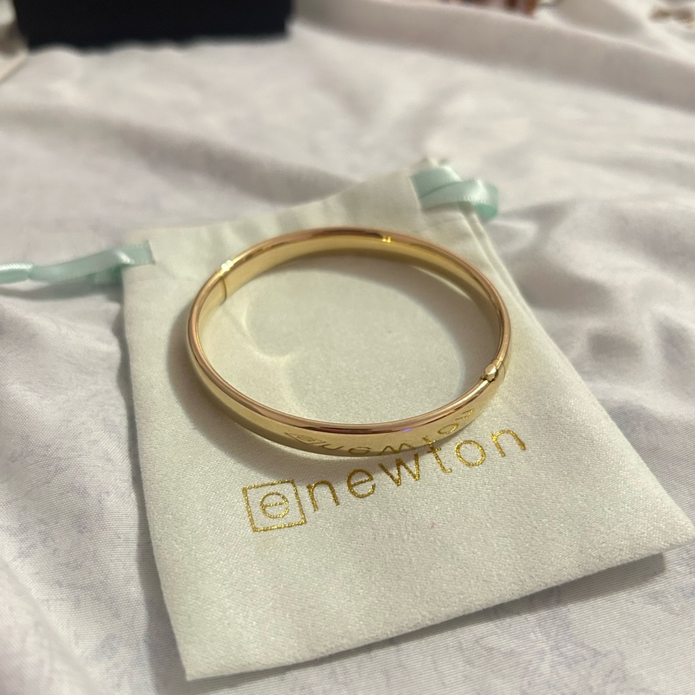 ENewton! cherish bangle bracelet medium
